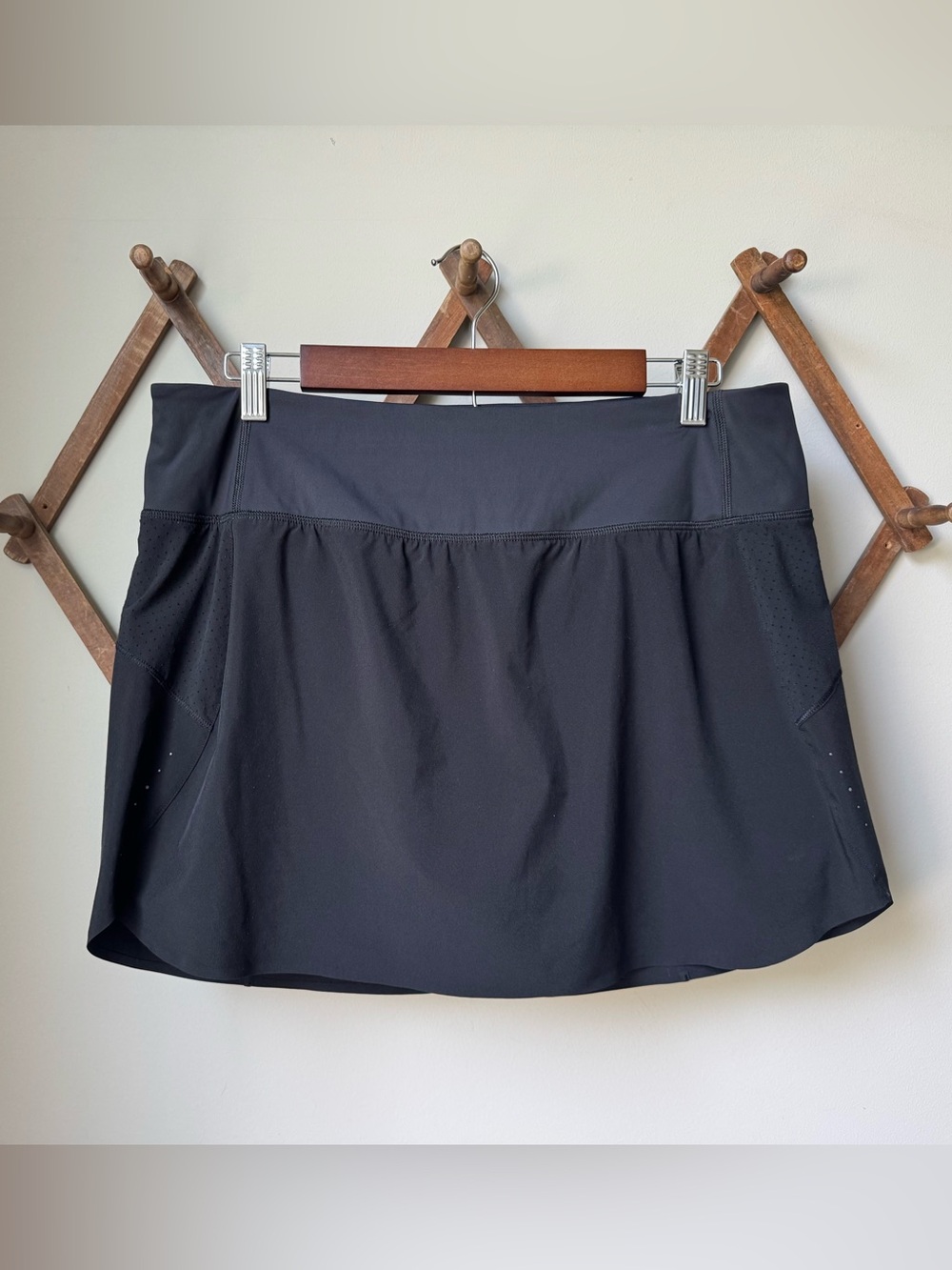 Athleta Black Run With It 14” High Rise Skort Women’s Size Large